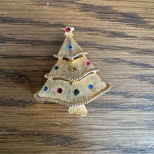 JJ Festive Gold Christmas Tree Brooch with Colorful crystals